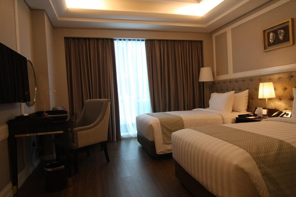 Wyndham Panbil Batam Hotell Exteriör bild