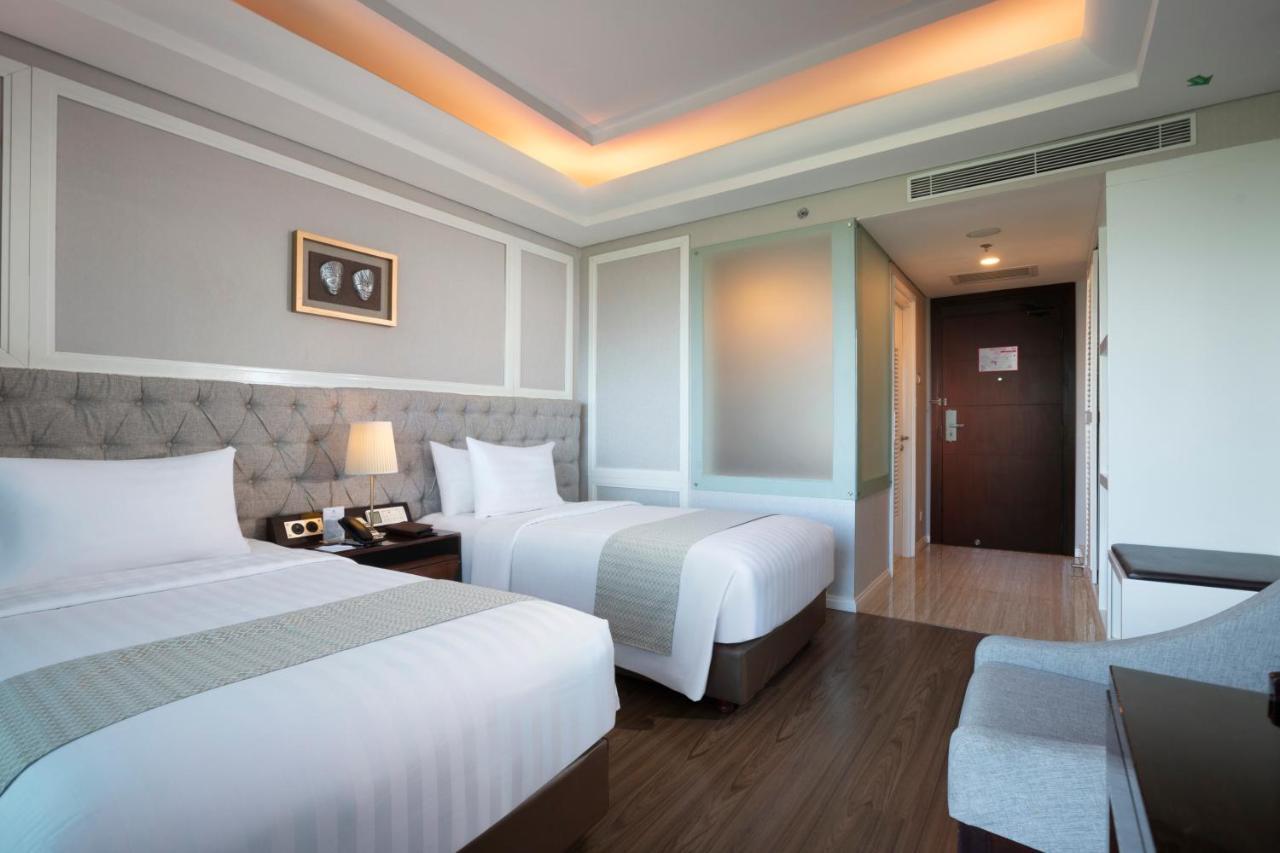 Wyndham Panbil Batam Hotell Exteriör bild
