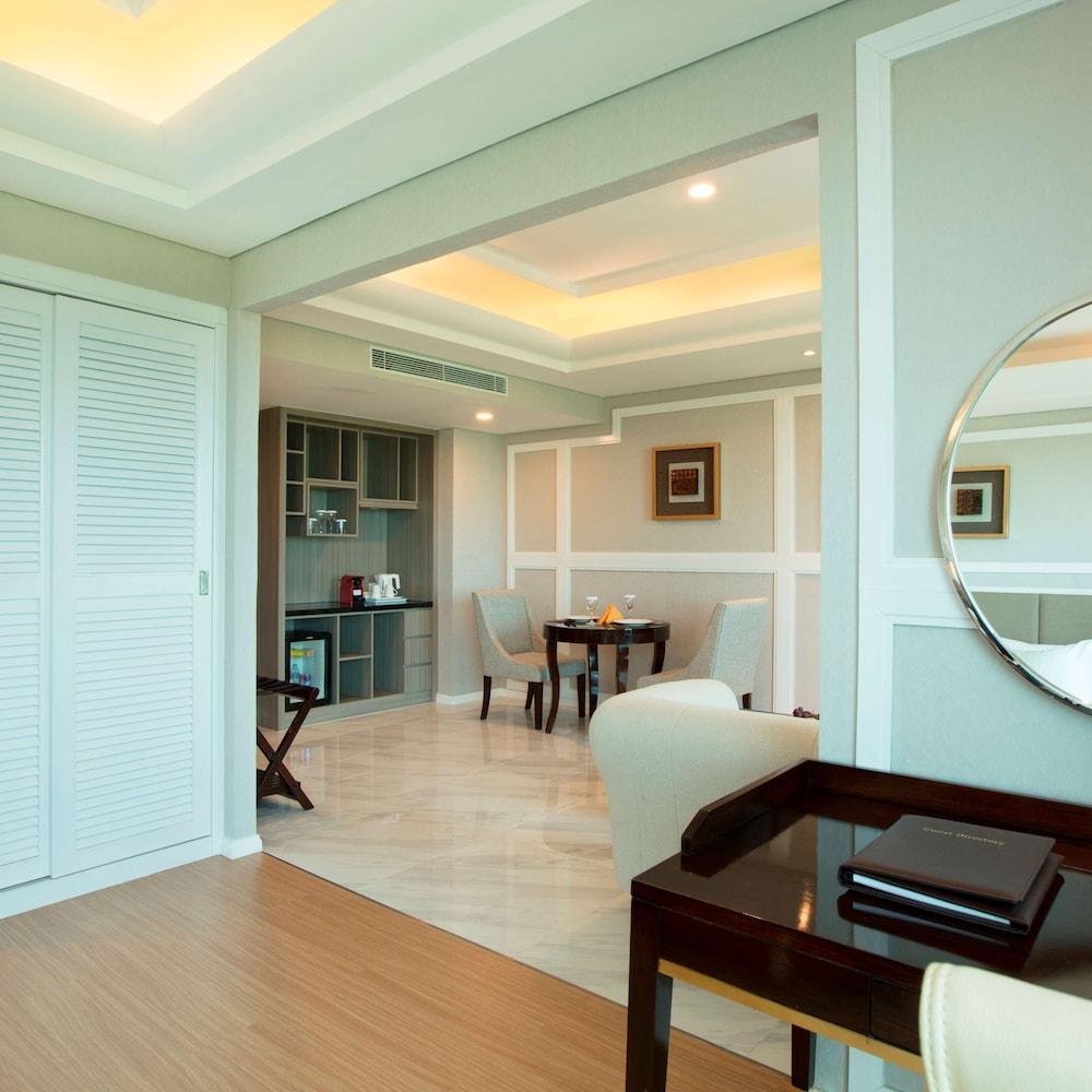 Wyndham Panbil Batam Hotell Exteriör bild