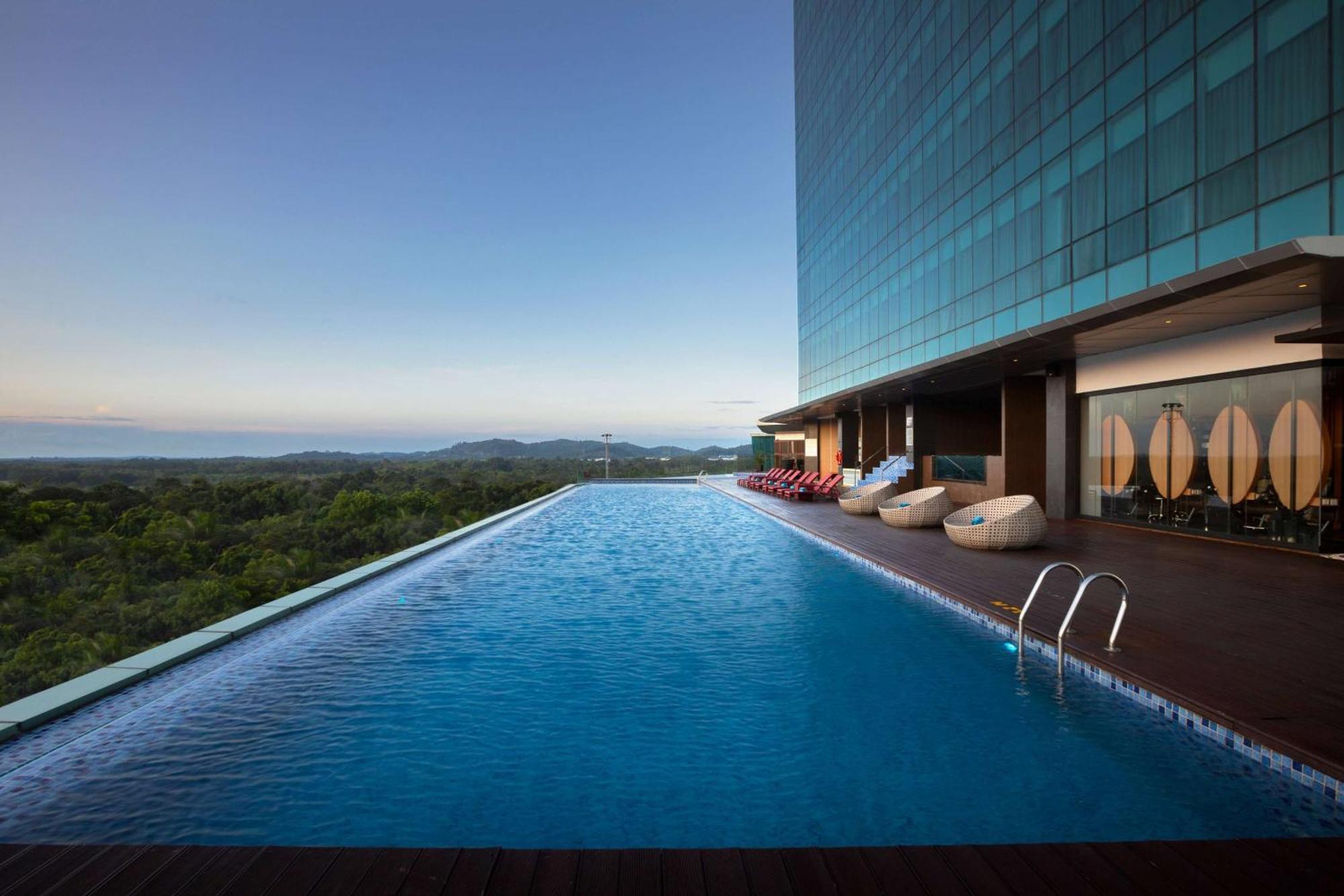 Wyndham Panbil Batam Hotell Exteriör bild